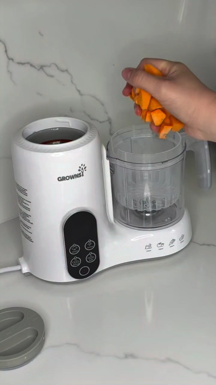 Let’s make sweet potatoes for my 6 month old and yeah this little gadget makes it so easy and convenient for a mom who doesn’t love the kitchen #puree #blw #grownsy #6monthold #babyfood 