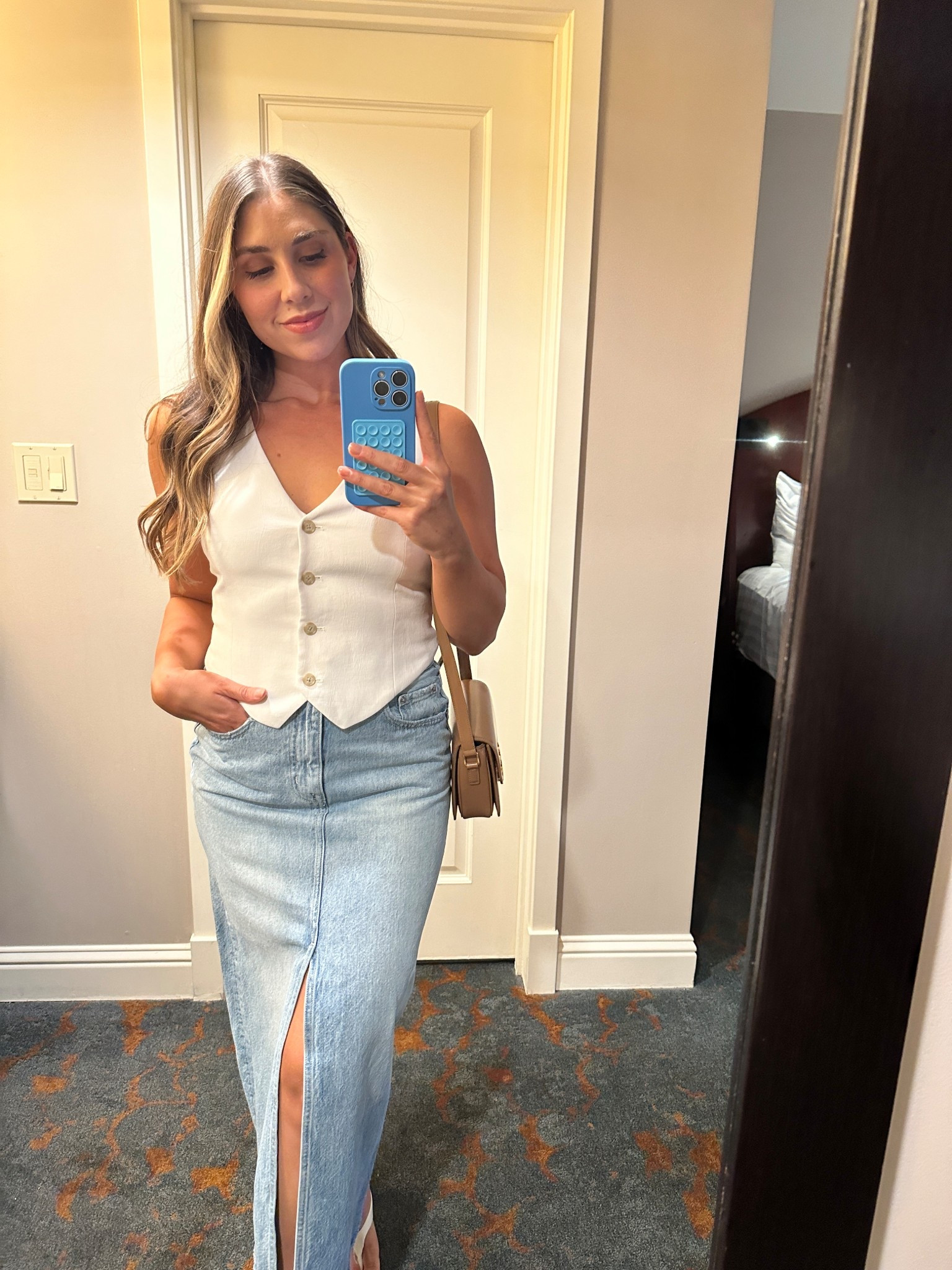 Date Night Fit for Spring 🤍

Wearing size 6 in Aritzia Vest, TTS

Spring Outfits | White Vest | Spring Staples 

