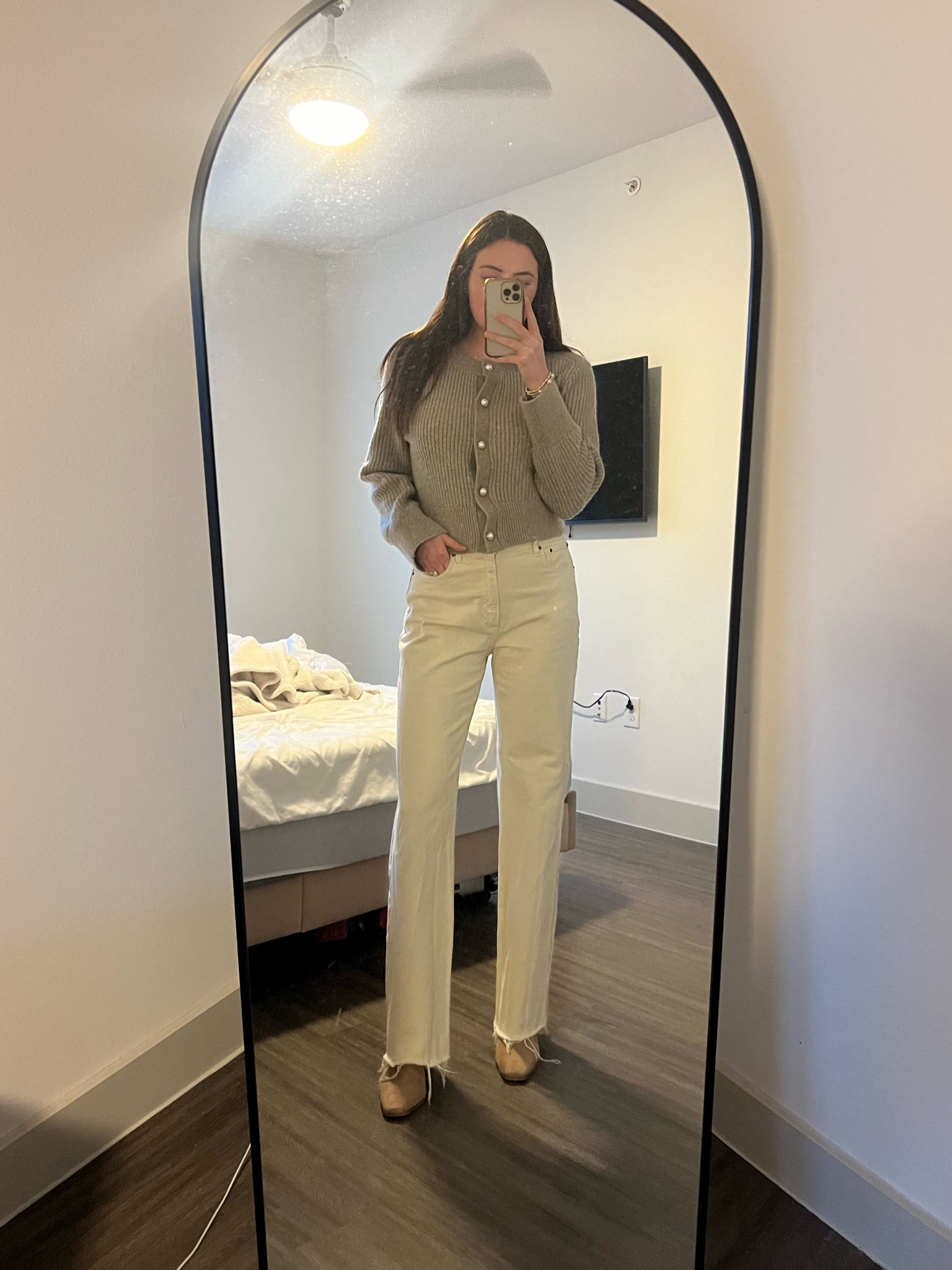 Monochromatic date night look 🫶🏼

Abercrombie jeans, white denim, white jeans, 

#LTKstyletip #LTKfindsunder100