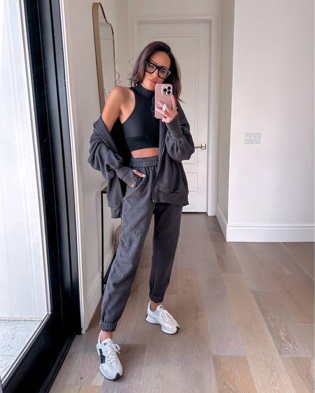 Lucy’s Whims- Sporty Lucy in this newly released collection by @sessionofficial 🖤 Linking more of my faves!

Shoes size: 6.5M/8W

Lucyswhims, hoodie, oversized sweater, sporty tank, sweats, oversized joggers, tank

#LTKSeasonal #LTKfit #LTKstyletip