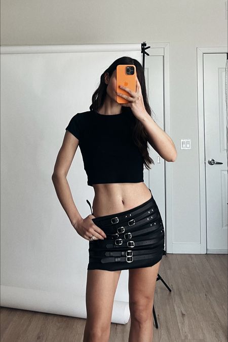 Cut the skirt in half to fit a micro mini skirt! You don’t need to tighten the bottom half of the belt, those should fid looser. 

Affiliate links 🖤