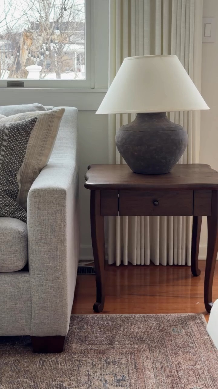 Happy Monday!

Sharing one of my new favorite pieces from the @joonloloi spring launch! This is the Ipswich Side Table 😍 Let me tell you, the details on this table are so incredible. The scaloped edges and curved legs make this piece look so unique. 

🔗Comment SHOP for a link! 

#joonloloi #curatedhome #vintagemodern #cozyhome #joonxloloi