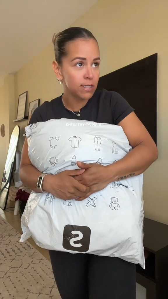 HELP IS ON THE WAY DEAR!

@SHEIN came in clutch right before I start my new job on Monday! 

For reference I’m 130-133lbs, 5’3, and got everything in a SMALL! 

Minus the long sleeve set because the reviews said to size up but I could’ve gotten a small 🥴



Happy Friday babes!!!

#shein #tryonhaul #haul #workattire 

#LTKPetite #LTKWorkwear #LTKFindsUnder50