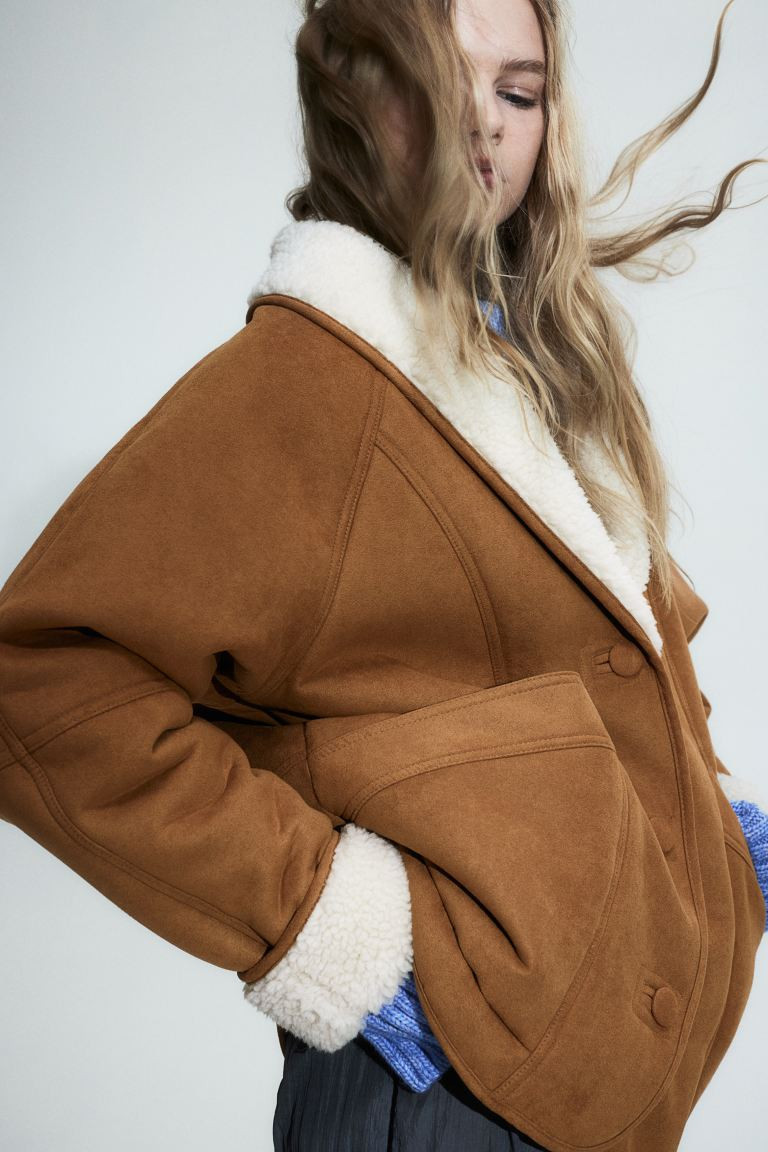 Chaqueta con forro de borreguito | H&M (FR, IT, ES, PT, BE)