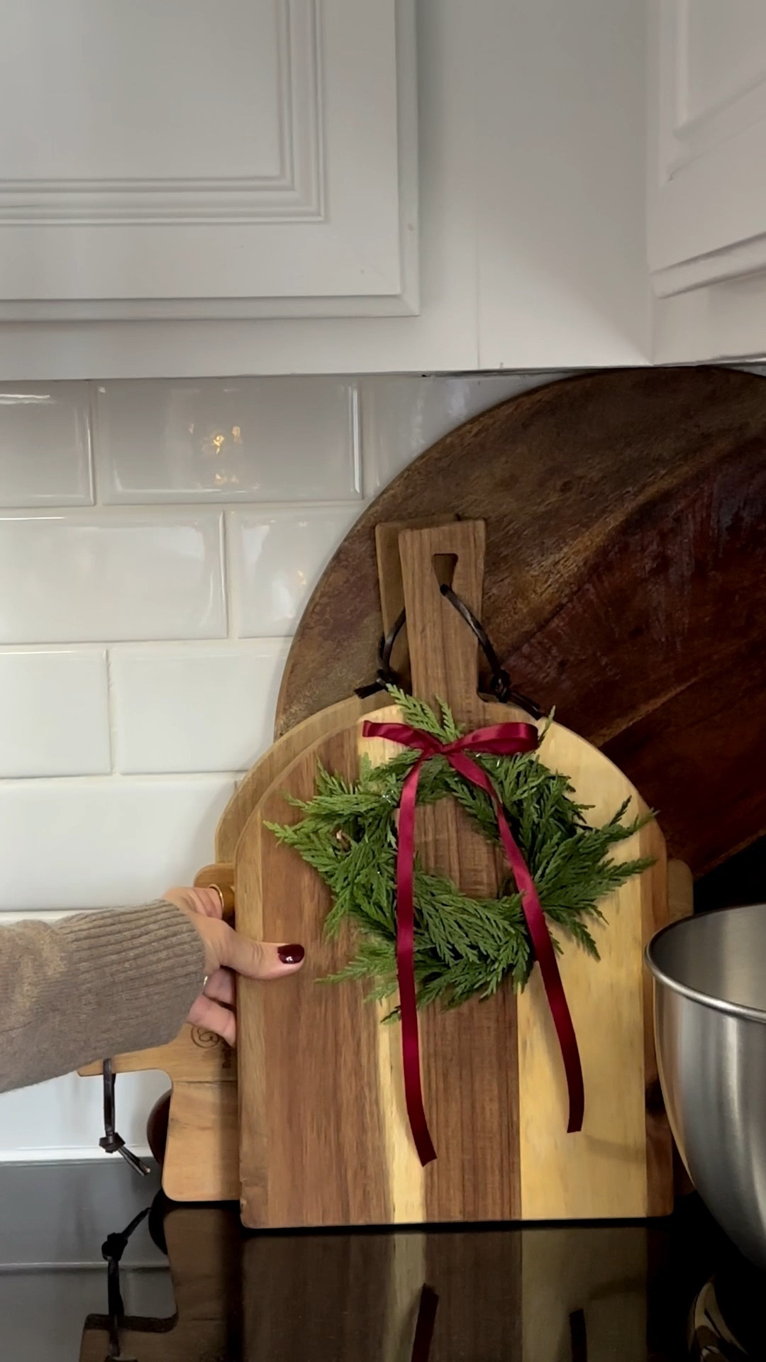 Christmas tree decor

Mini wreath moments on a wooden board—keeping Christmas simple and sweet.

#kitchen #mini-wreath #cutting-board #Christmas#decor #holidays   

#LTKSeasonal #LTKHome #LTKHoliday