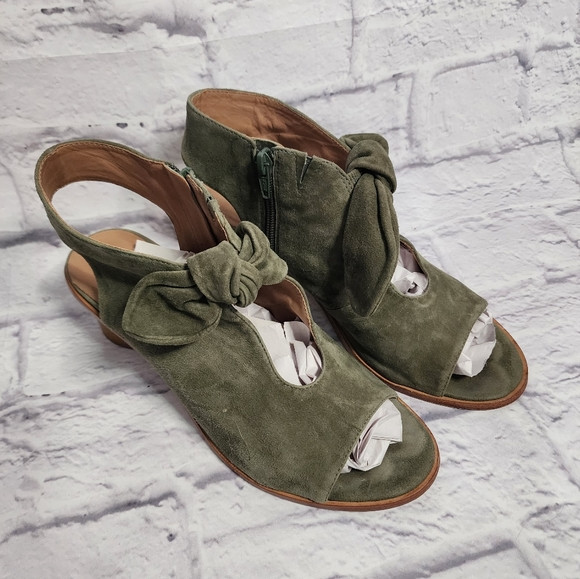 New Bernardo Luna Dusk Suede Knot Block Heel Sandals 8.5 | Poshmark
