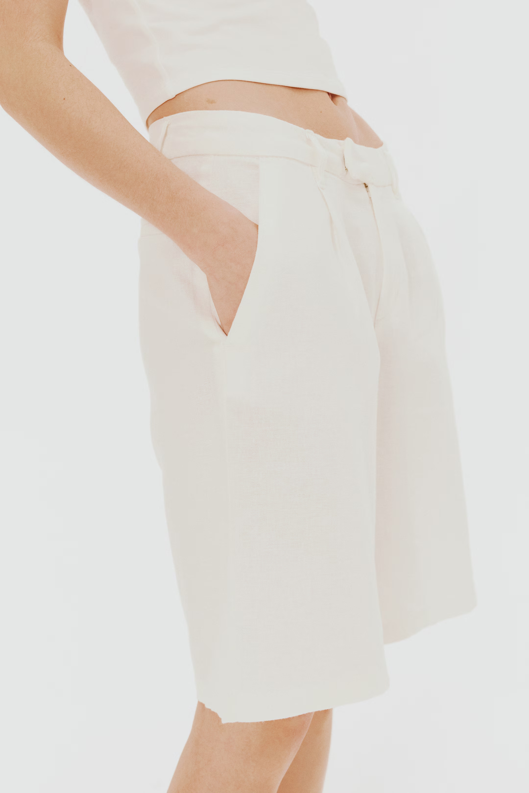 Knee-length linen-blend shorts | H&M (UK, MY, IN, SG, PH, TW, HK)