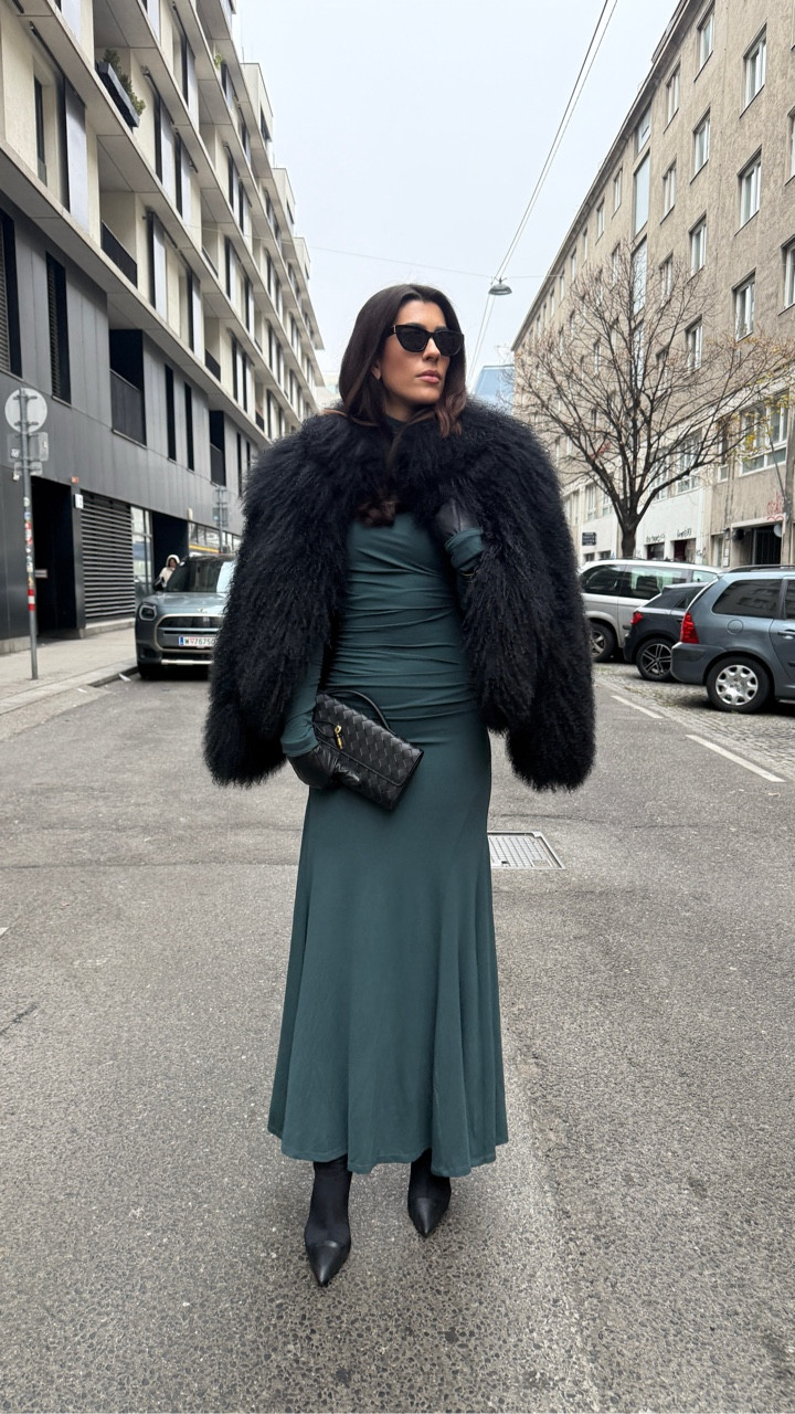 Simple vs. Statement 🖤 what do you prefer?

In love with this dress from @tovestudio 
I discovered this brand recently: the cut, the draping design details and the movement of the dress make it so elegant in my opinion 🫶🏼

@tovestudio 
@ducielondon 
@bottegavenetaworld 
@ysl 
@tonybianco 

#tovestudio #africandress #longsleeves #longsleevedress #maxidress #winterdress #shearling #shearlingjacket #ducielondon