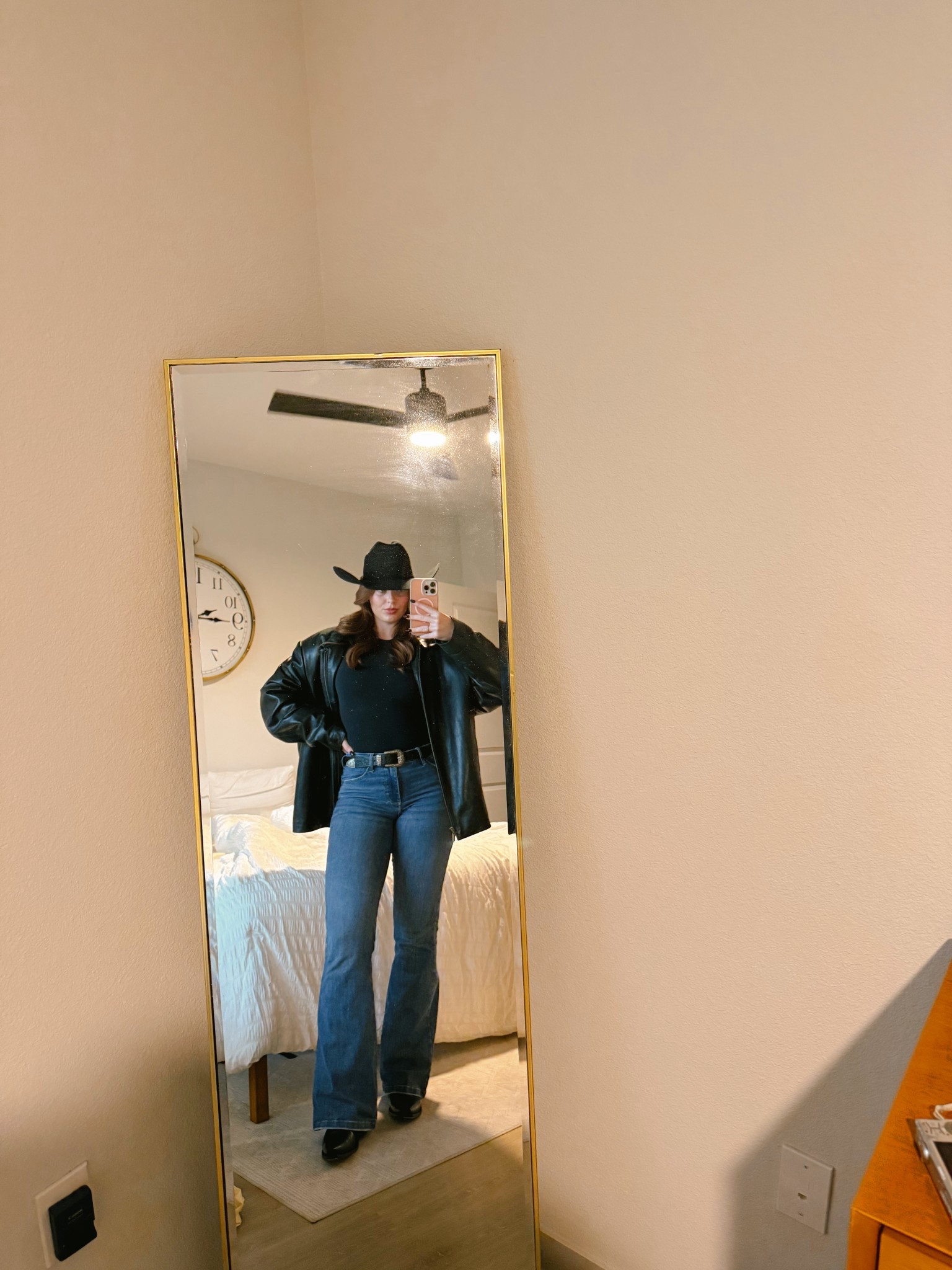 all black fit 

i’m 5’7 wearing a size medium too and my jeans are 27 with a 36 inseam

#LTKTall #LTKgrwm #LTKootd