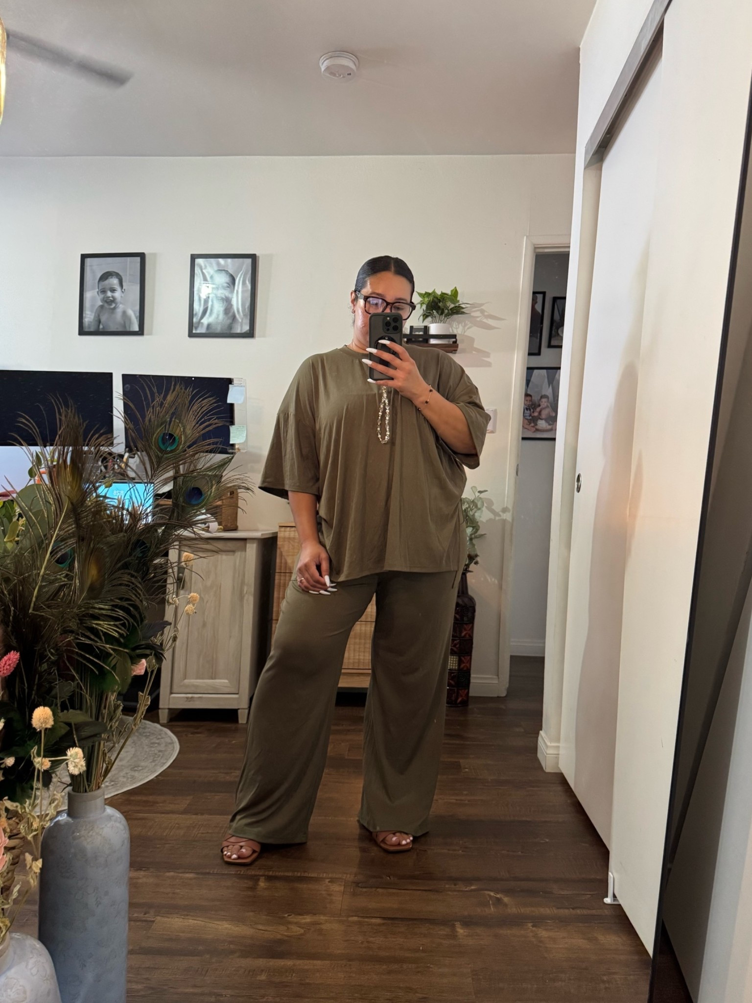 Easy WFH outfit I’m wearing as a midsize mom who hates anything tight around my waist and still trying to look put together 

Matching set- large/ runs big/ super comfortable/ tummy friendly / elastic waistband 

Midsize outfit 
Curvy fashion
Mom outfit 
WFH outfit 
Summer outfit 
Matching set

#LTKootd #LTKMidsize #LTKPetite