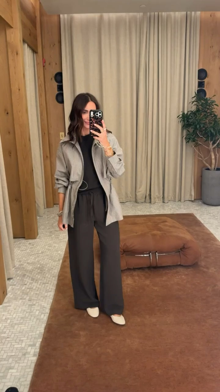 This is my kind of travel outfit when I want comfort without looking like I’m wearing sweats. The relaxed wide leg pants feel good for a long day, and the lightweight jacket adds just enough structure to pull everything together.

S pants, S top, XS jacket

travel outfit, airport outfit, wide leg pants, lightweight jacket, comfortable travel outfit, casual chic style, travel style, fall travel outfit, everyday outfit, comfortable pants, annabrstyle

#LTKootd #LTKSeasonal #LTKTravel