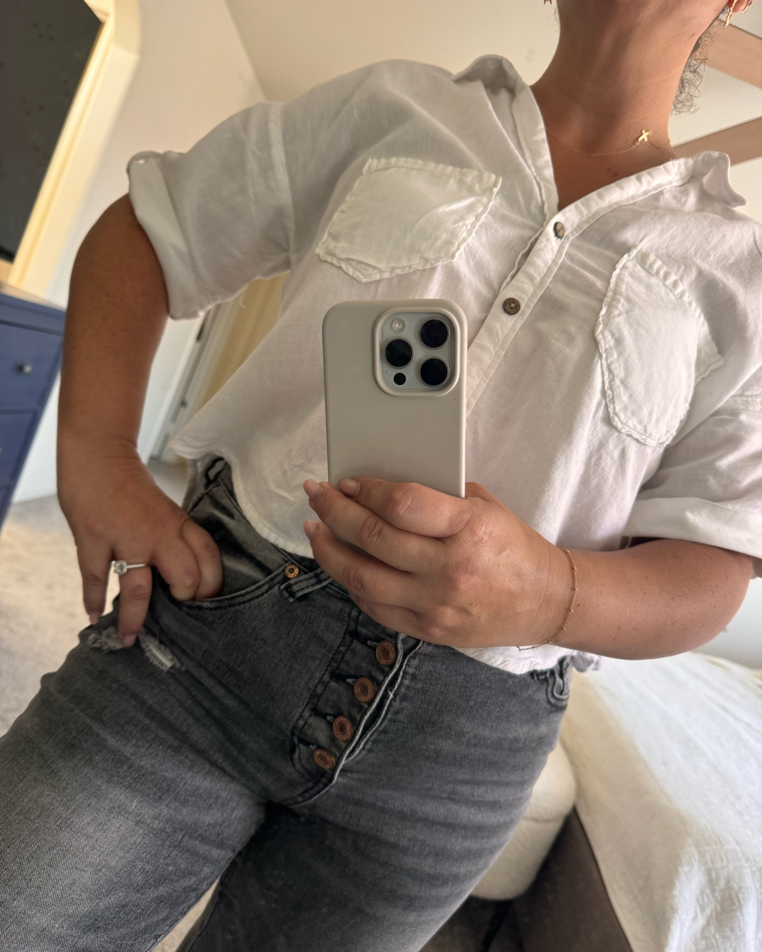 Keeping it simple,  yet comfy! 🤏🏼🤏🏼
Shop the look 👀🛍️🛒

#LTKdayinmylife #LTKMidsize #LTKootd