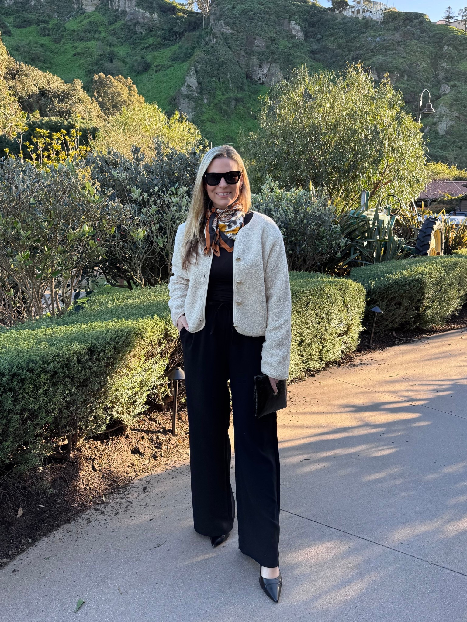 Non wrinkle pants: medium /reg
Jacket: small
Scarf
Heels

#LTKdayinmylife #LTKgrwm #LTKTravel