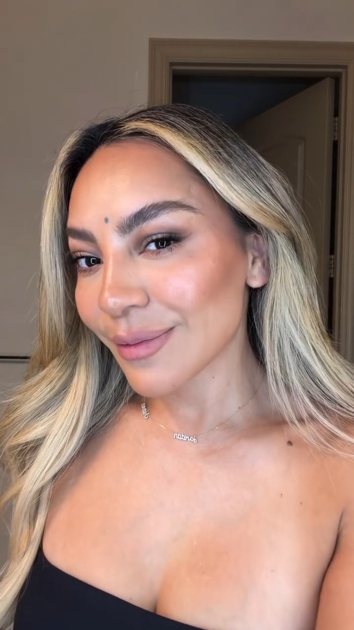 Get ready with me for a night out, Latina style ✨
Soft glam, glowing skin, and a little extra confidence… because why not? 💋

Y esta canción no me la puedo sacar de la cabeza… on repeat all day 🎶
La latina in me needed this vibe tonight 💃🏽✨

There’s just something about taking your time, putting yourself together, and stepping out feeling like that girl.

Comment LINKS and I’ll send you everything I used 💄

#GRWM #LatinaStyle #SoftGlam #LatinaBeauty #MakeupRoutine DallasBeauty LuxuryBeauty GlowUp MakeupByMe Reels NightOutReady LatinaVibes