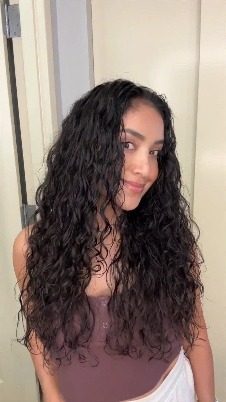 Say what you want, but wavy hair is a whole lifestyle 🦦This is my current routine for soft, defined, waves that keep on growing! What do you think?