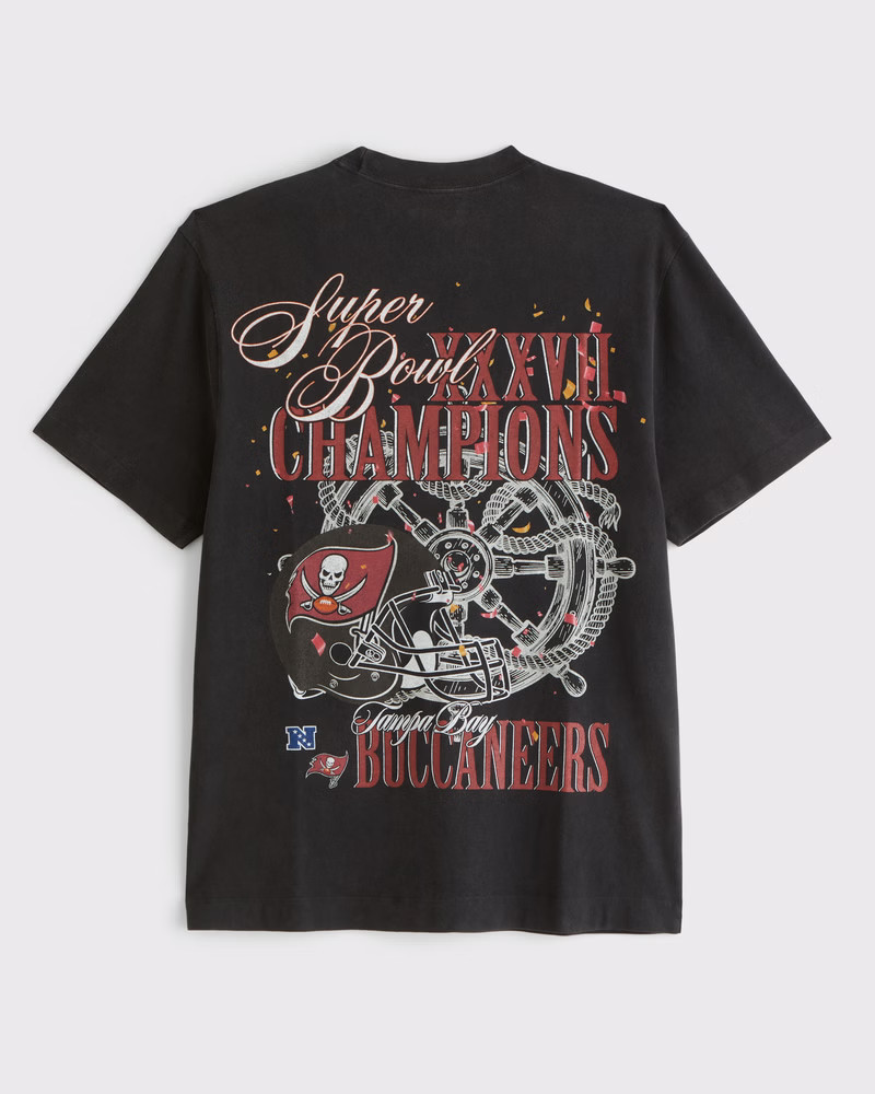 Abercrombie & Fitch Men's Tampa Bay Buccaneers Graphic Tee in Black - Buccaneers - Size XXXL TALL | Abercrombie & Fitch (US)