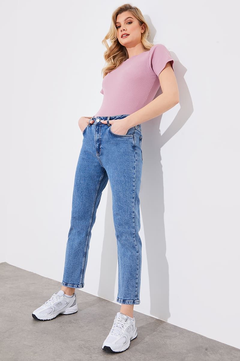 MID BLUE STRAIGHT LEG HIGH RISE JEANS | In The Style (UK)