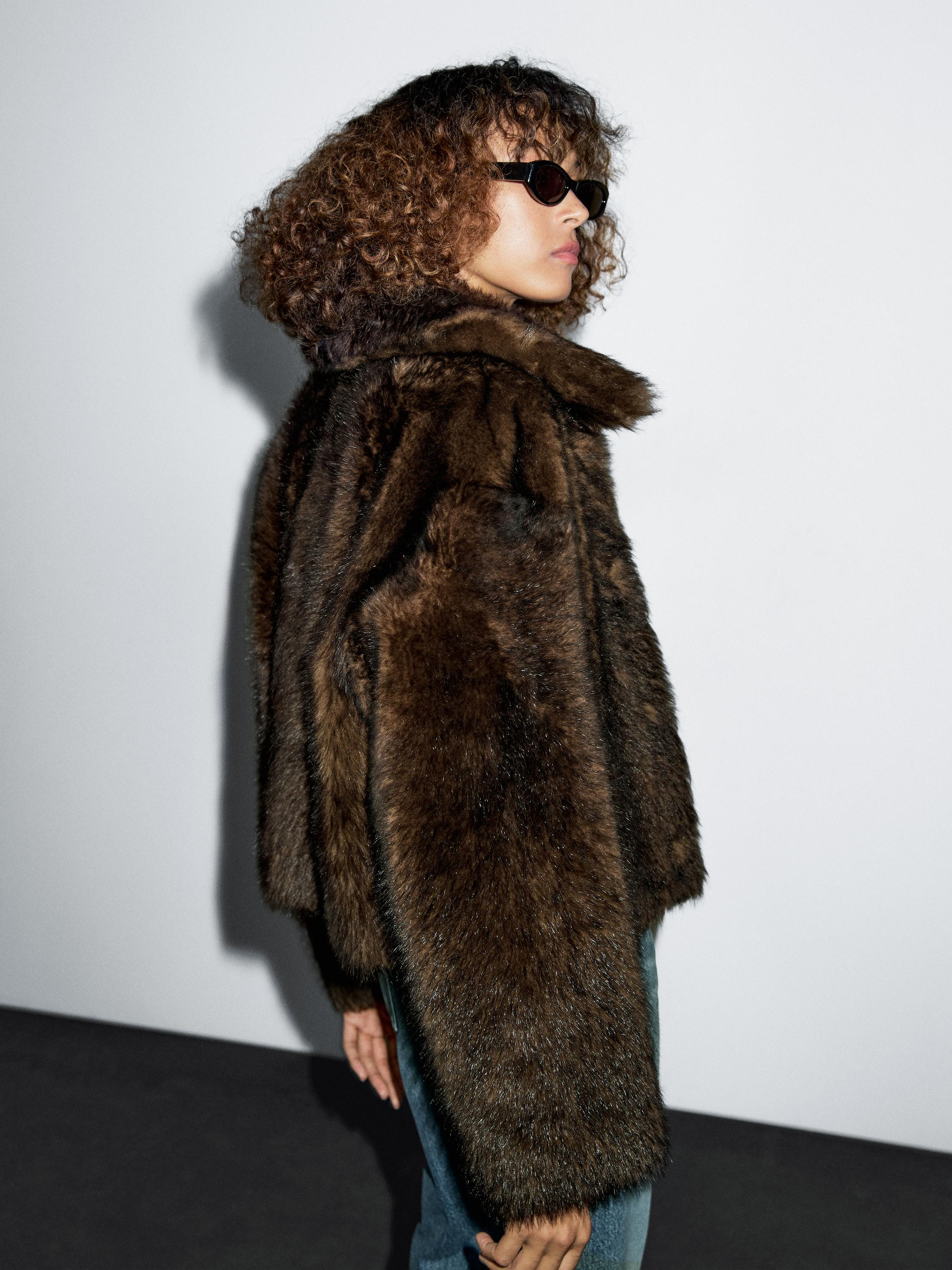 Kurze Jacke aus natürlichem Fell | Massimo Dutti DE