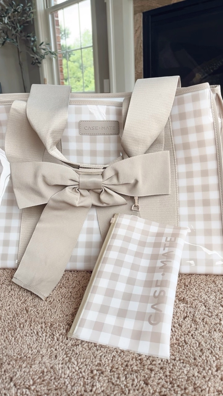 The cutest tote bag that can be used for anything!! Pool, beach, mom life, pot luck, work bag! Love that it’s waterproof & can just be wiped down! And the attached pouch is such a great added detail 🤗

#LTKmomlife #LTKTravel #LTKdayinmylife