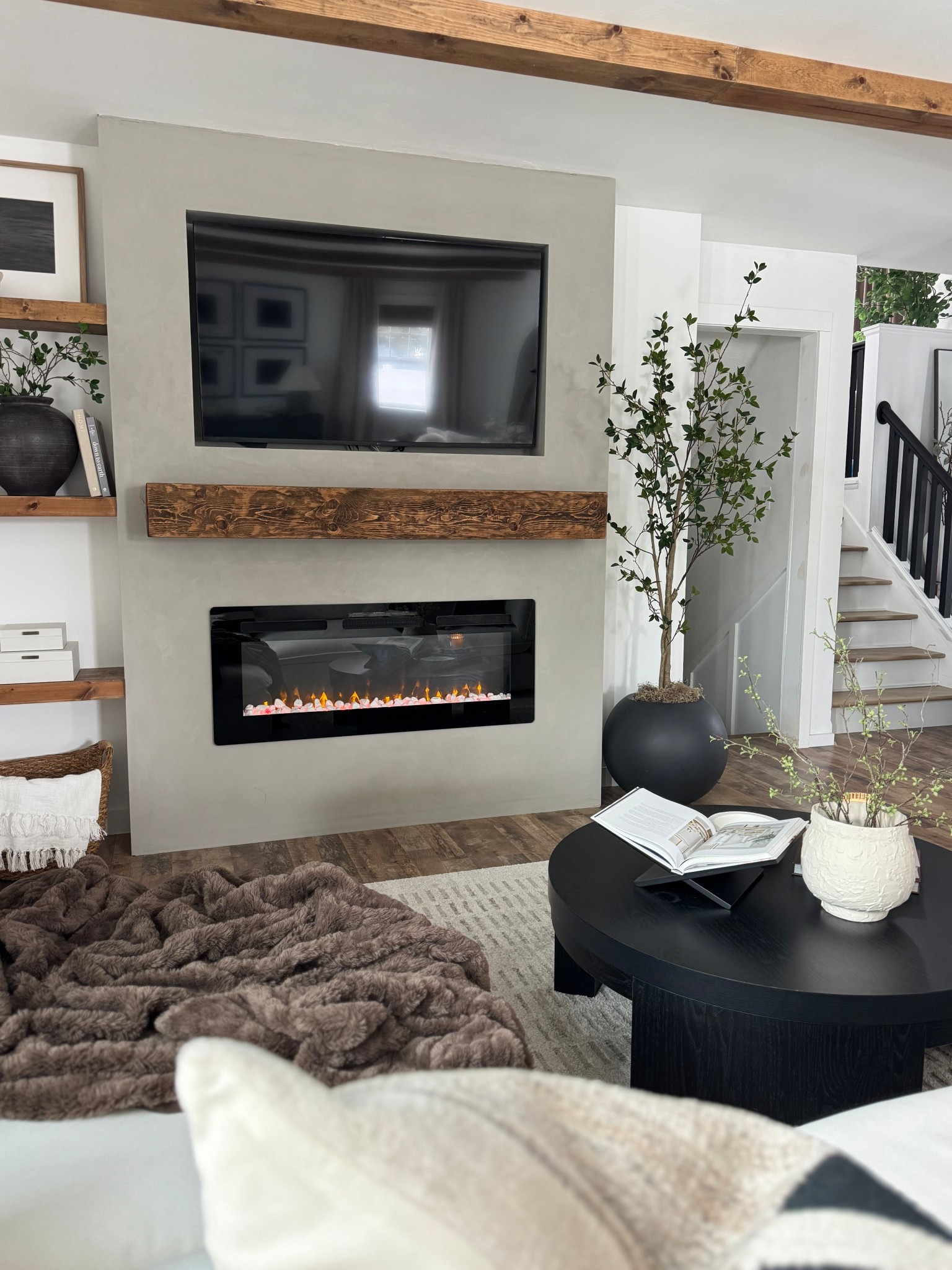 Spring family room 🌱

#LTKHome #LTKSeasonal