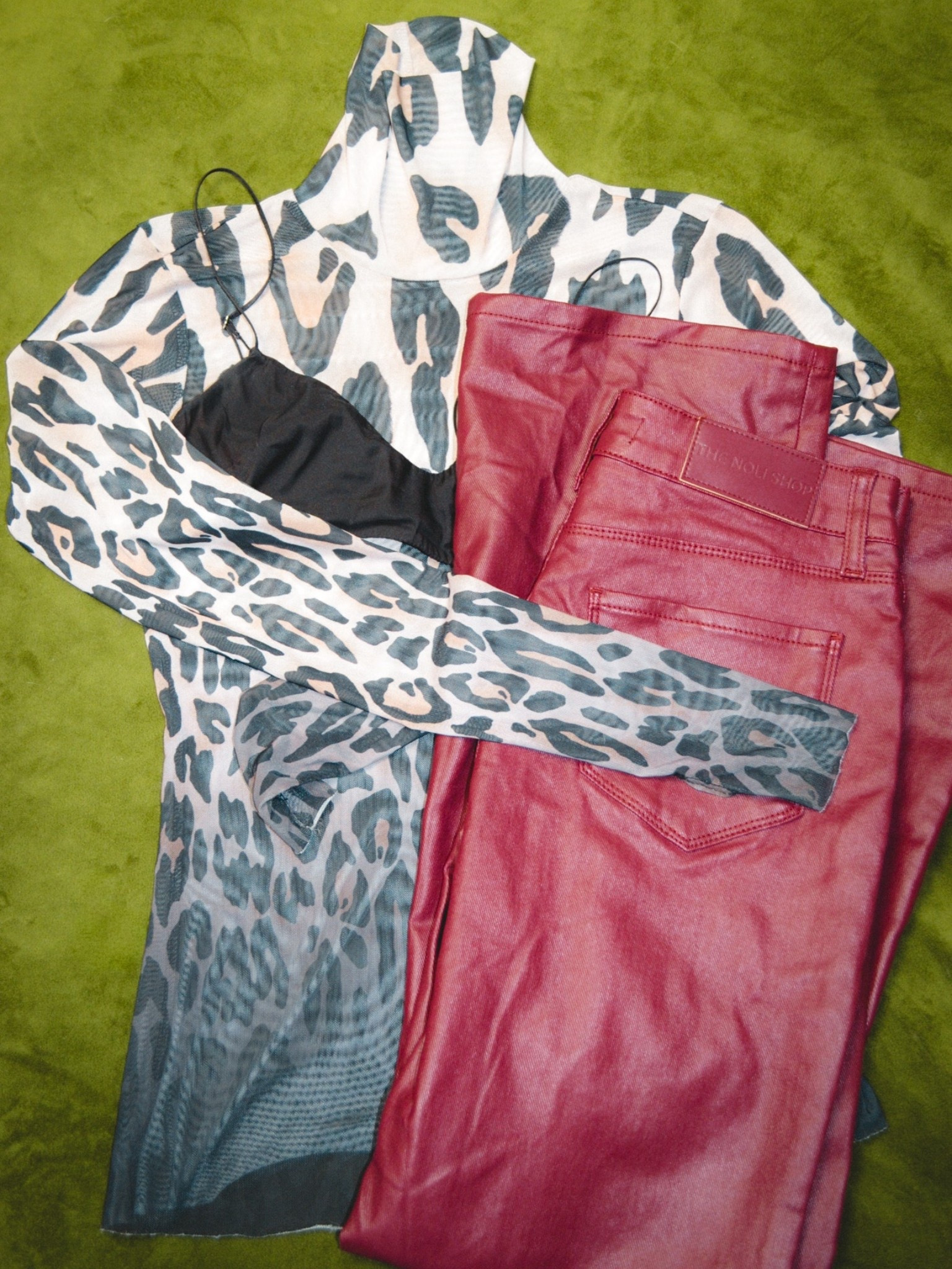 Today’s outfit! I’ve never really posted a flatlay before, so I’m changing it up a bit 😂
This top ALWAYS sells out & goes in preorder, so if you’ve been thinking about getting it.. NOWS THE TIME!!
The leather pants are my new faves! It’s so hard for me to find petite bootcut pants.. AND faux leather ones?? So say less!! 👌🏻👌🏻👌🏻
The bralette is from Zara! 🩷

#LTKootd #LTKPetite #LTKCyberWeek