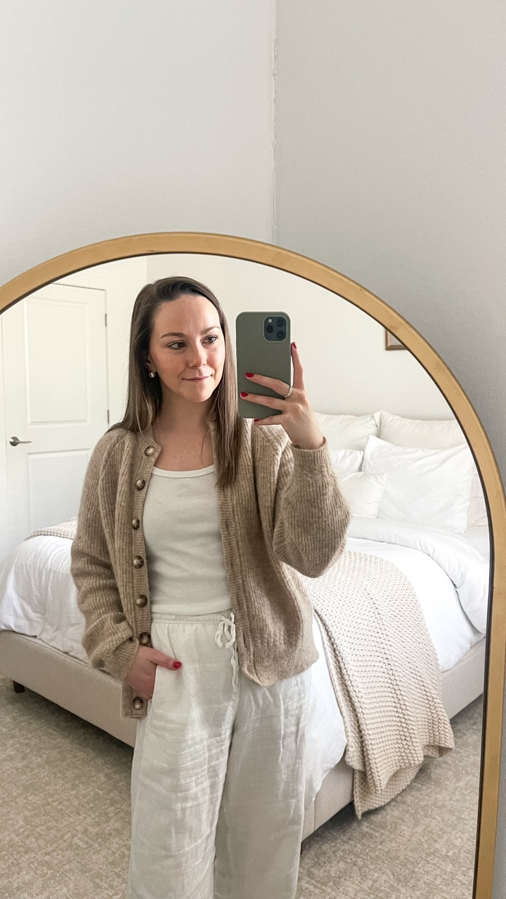 let’s build the perfect casual outfit for a warm spring day! 🤎🌷 these linen pants are my go-to choice for the spring & summer seasons!  They are so beyond comfortable and perfect to lounge in on a busy WFH day! Comment “SHOP” and I’ll send you a link with all of the outfit details 🙌🏻

#everydayoutfit #springoutfit #springstyle #springoutfitideas #casualoutfitinspo