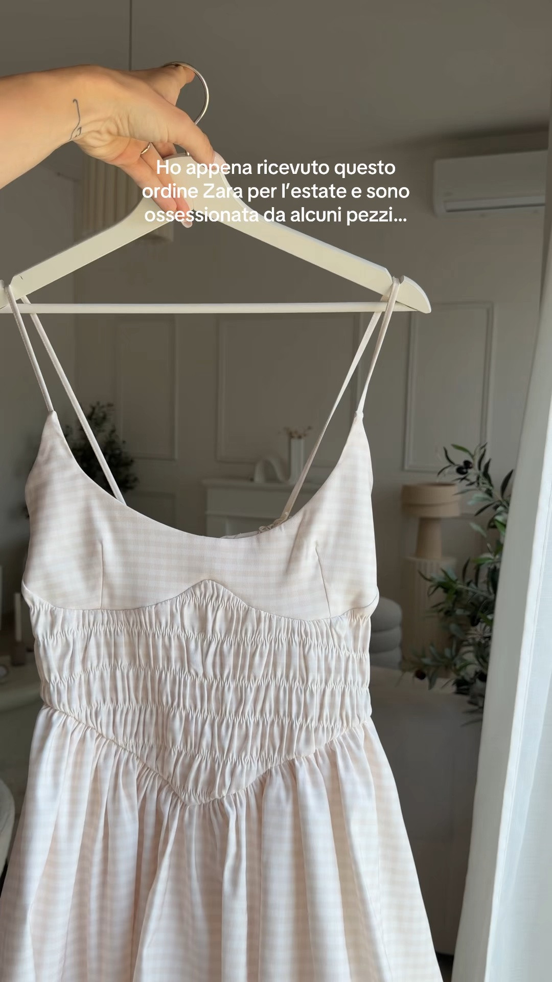 Ho iniziato a scegliere cosa portare con me quest’estate ☀️✈️

Tra nuovi arrivi Zara, vestiti leggeri e look da vacanza, questi sono i capi che hanno attirato subito la mia attenzione. Quale avresti preso anche tu?

#zarahaul #nuoviarrivizara #outfitestate #modaestate #zaradonna #fashiontiktok #shoppinghaul #lookestate #summeroutfits #vacanzest

#LTKitalia #LTKsummer #LTKdresses