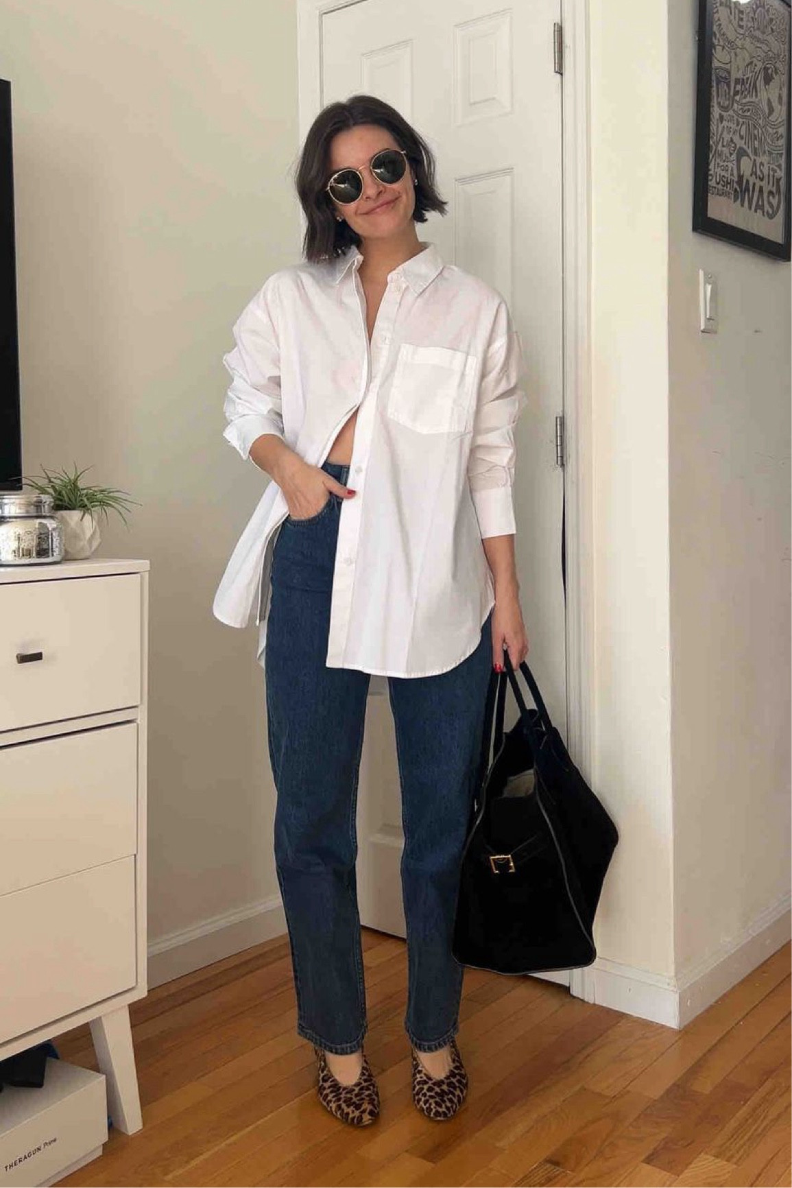 Casual button down shirt outfit

J.Crew oversized button down, Everlane straight leg jeans, Sezane flats 

#LTKshoecrush #LTKSeasonal