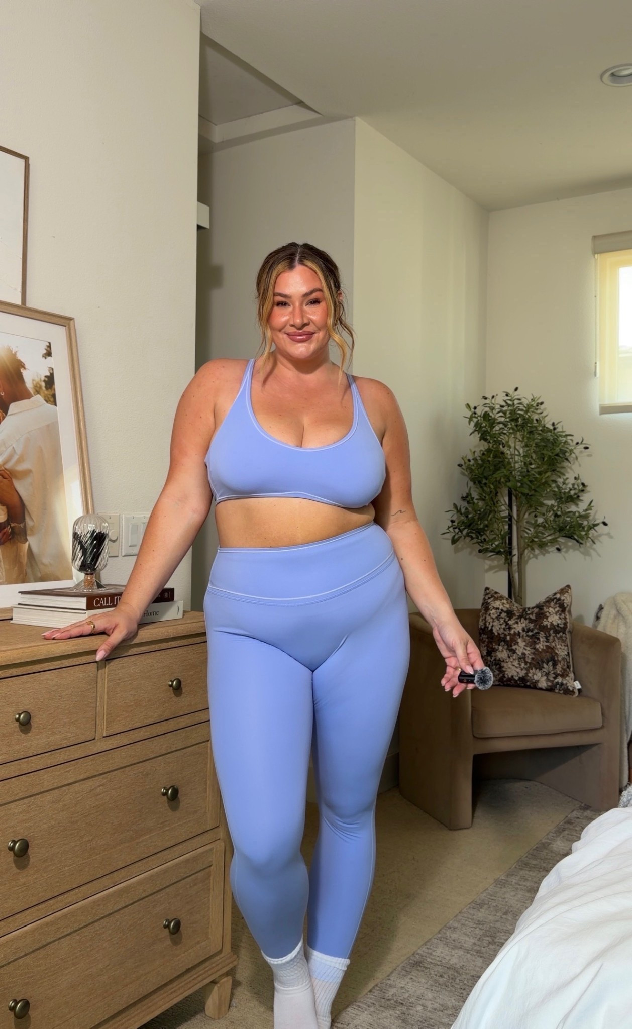 wearing an XL in everything :) if you wanna get it all heavily discounted, here’s the membership (optional membership fee) sign up: fabletics.com/VanessaEtheridge - it’s the cheapest way i’ve found to build a cute gym outfit wardrobe 🤎