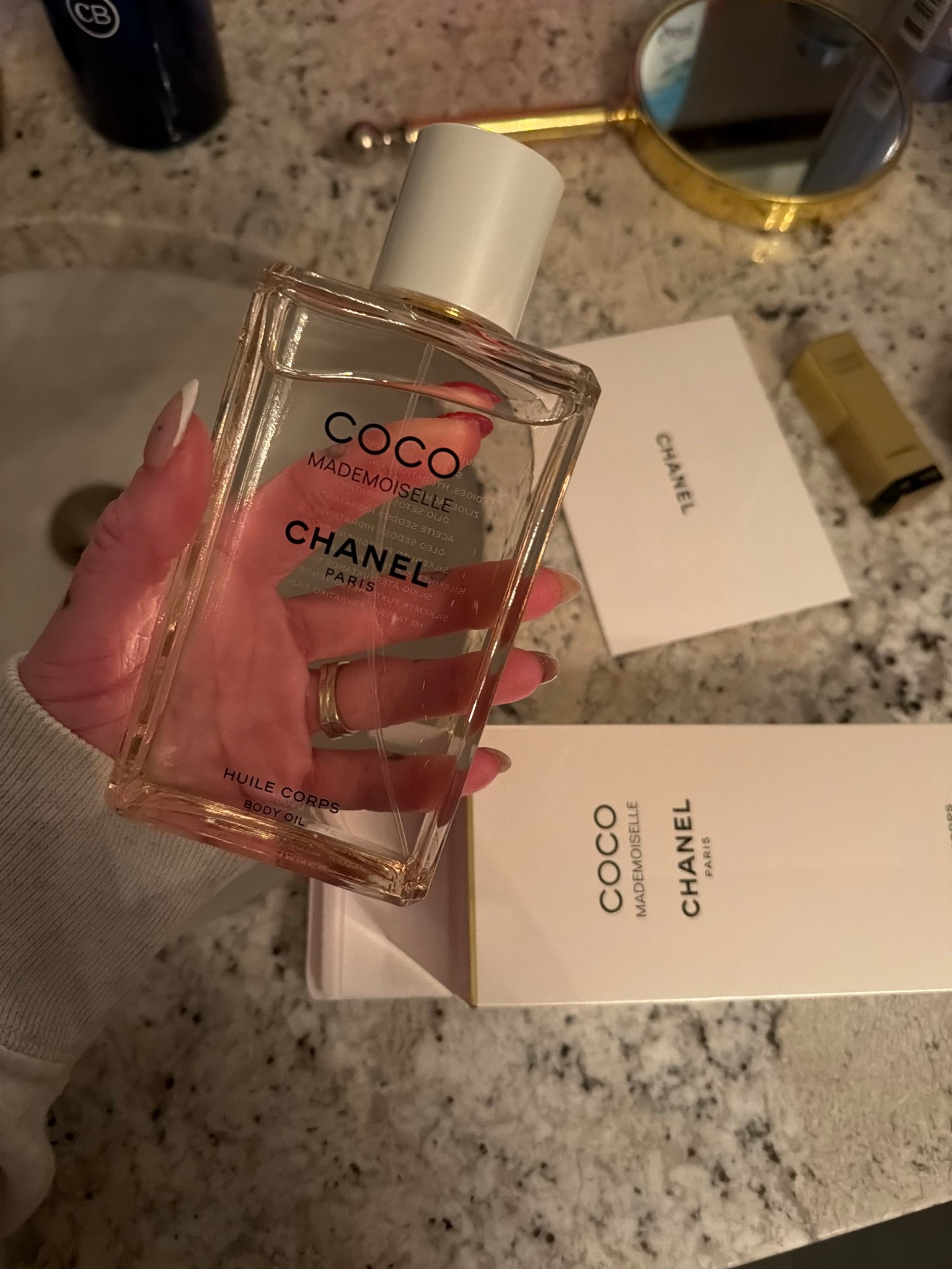 NEW Chanel coco mademoiselle body oil smells amazing and the scent lasts forever
Winter skincare for dry skin 
Luxury body 