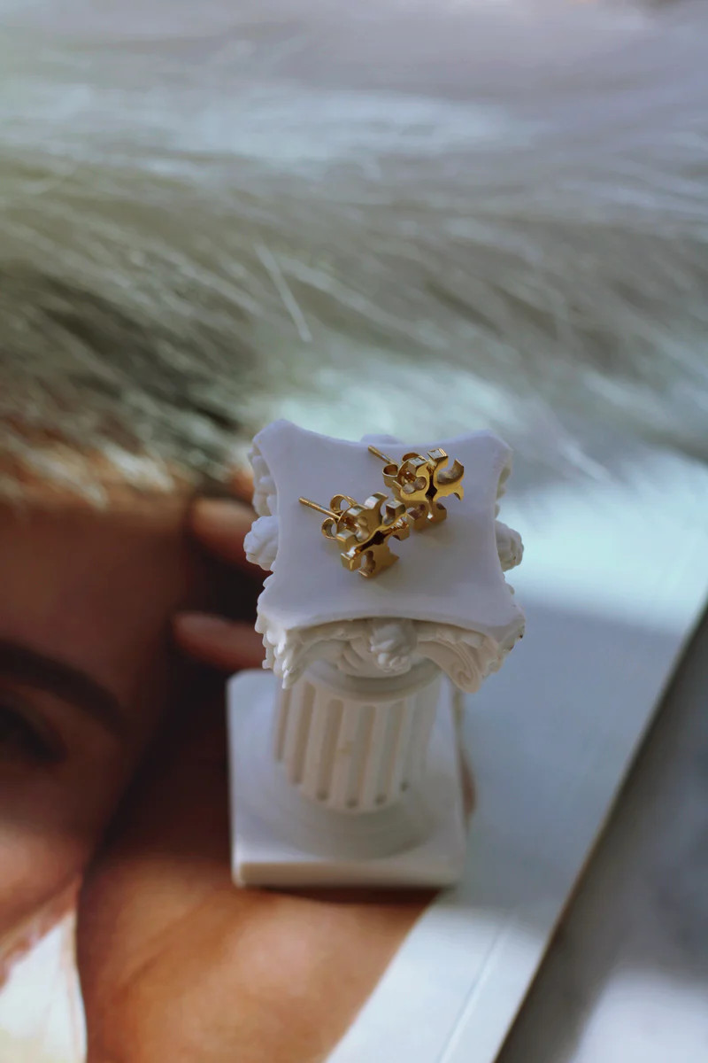 GOLD CREST STUD EARRINGS | raëliv