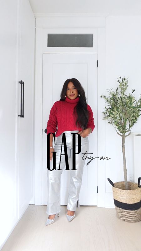 GAP HAUL!!  🇨🇦 We’re in the swing of the holiday season! @gap has all the looks for any occasion! Which is your favourite!? #ad

#howyouweargap #holidaystyle #gapcanada