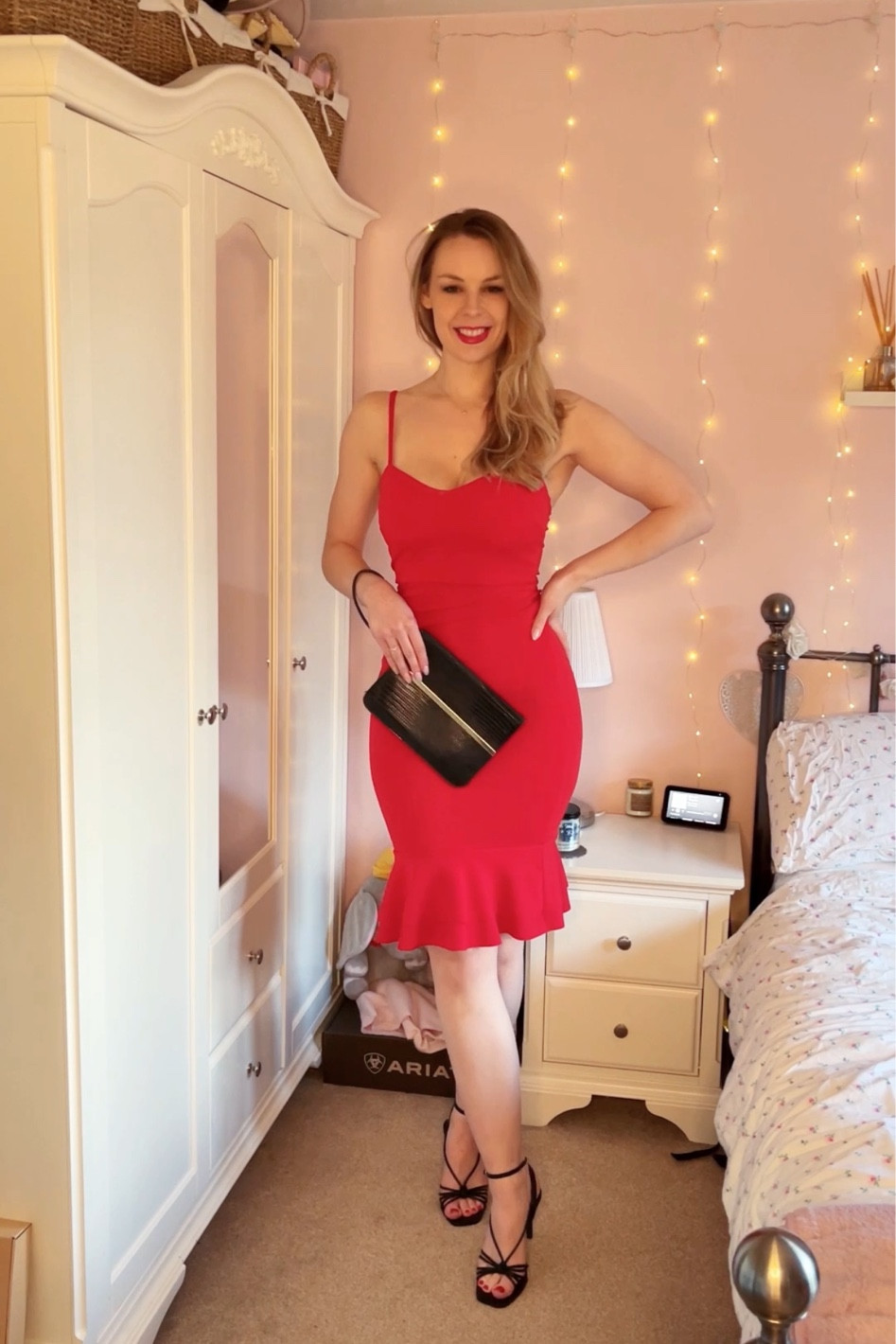 Date night style inspiration, can you ever go wrong with a fiery red dress to be unforgettable! I don’t know what it is about a red lip red dress combo that just does something for the confidence levels! Do you agree?! 

💋

#datenightstyle #reddress #boohoostyle #tallgirlstyle

#LTKstyletip #LTKcurves #LTKunder50