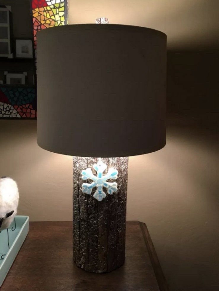 I like to display ornaments in unexpected places…like on a lamp switch. And this mosaic snowflake ornament will stay here until the end of winter. This lets me enjoy it longer and adds a little extra detail to my home.

#snowflakeornament #handmadesnowflake #mosaic #metallicgoldlamp #tablelamp #tablelight #fauxboislamp #fauxbarktablelamp #eclectichomedecor #treelamp #treetrunklamp

#LTKSeasonal #LTKHome #LTKHoliday