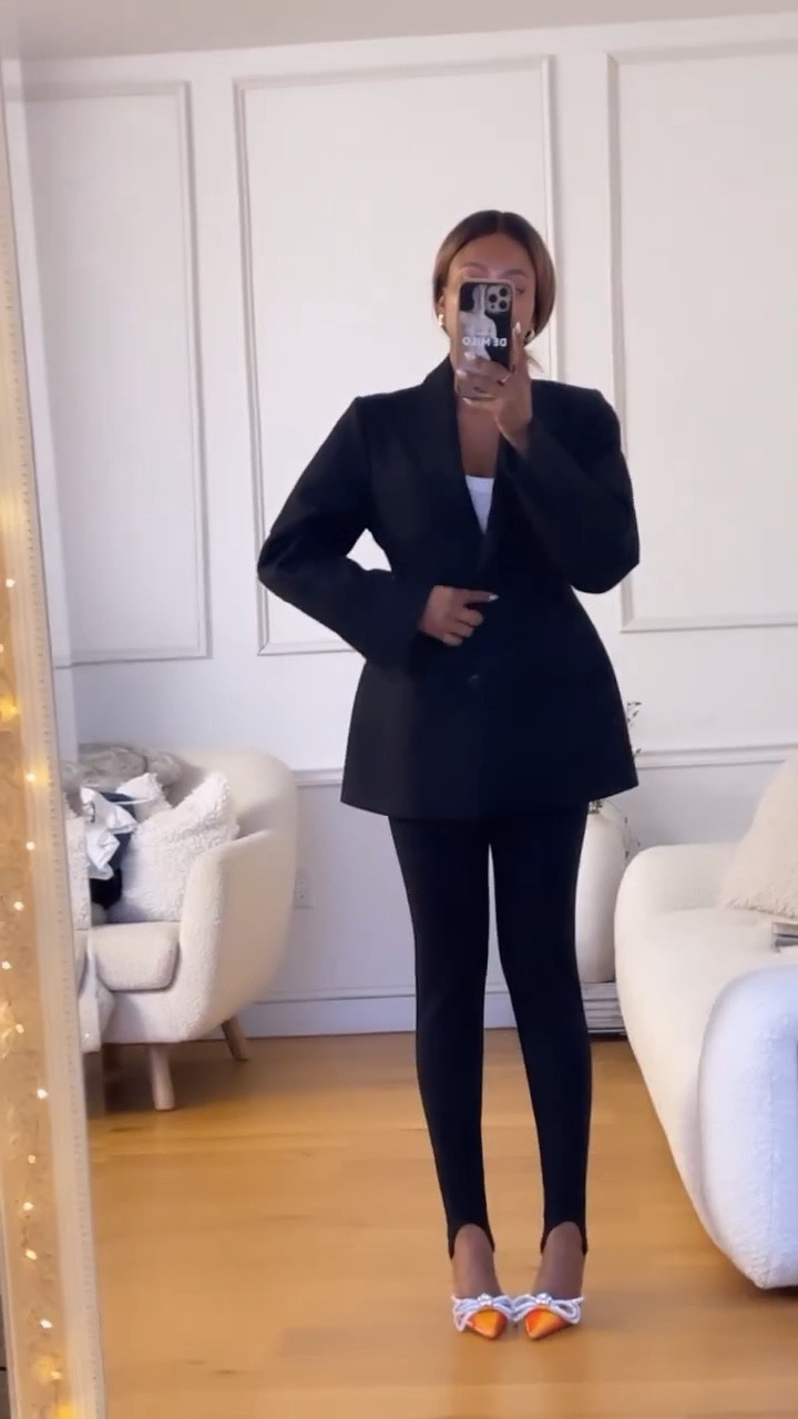 Finally found the perfect stirrup pants

I’m wearing a size 4 


#competition #LTKfind

#LTKstyletip #LTKsalealert #LTKFind