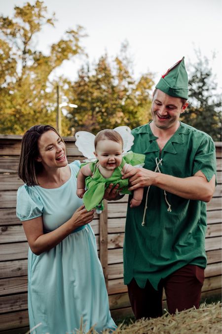 HALLOWEEN 👻 FAMILY COSTUME IDEA featuring Tinker Bell, Wendy + Peter Pan

Halloween, Halloween costume, family costume, Disney Halloween 