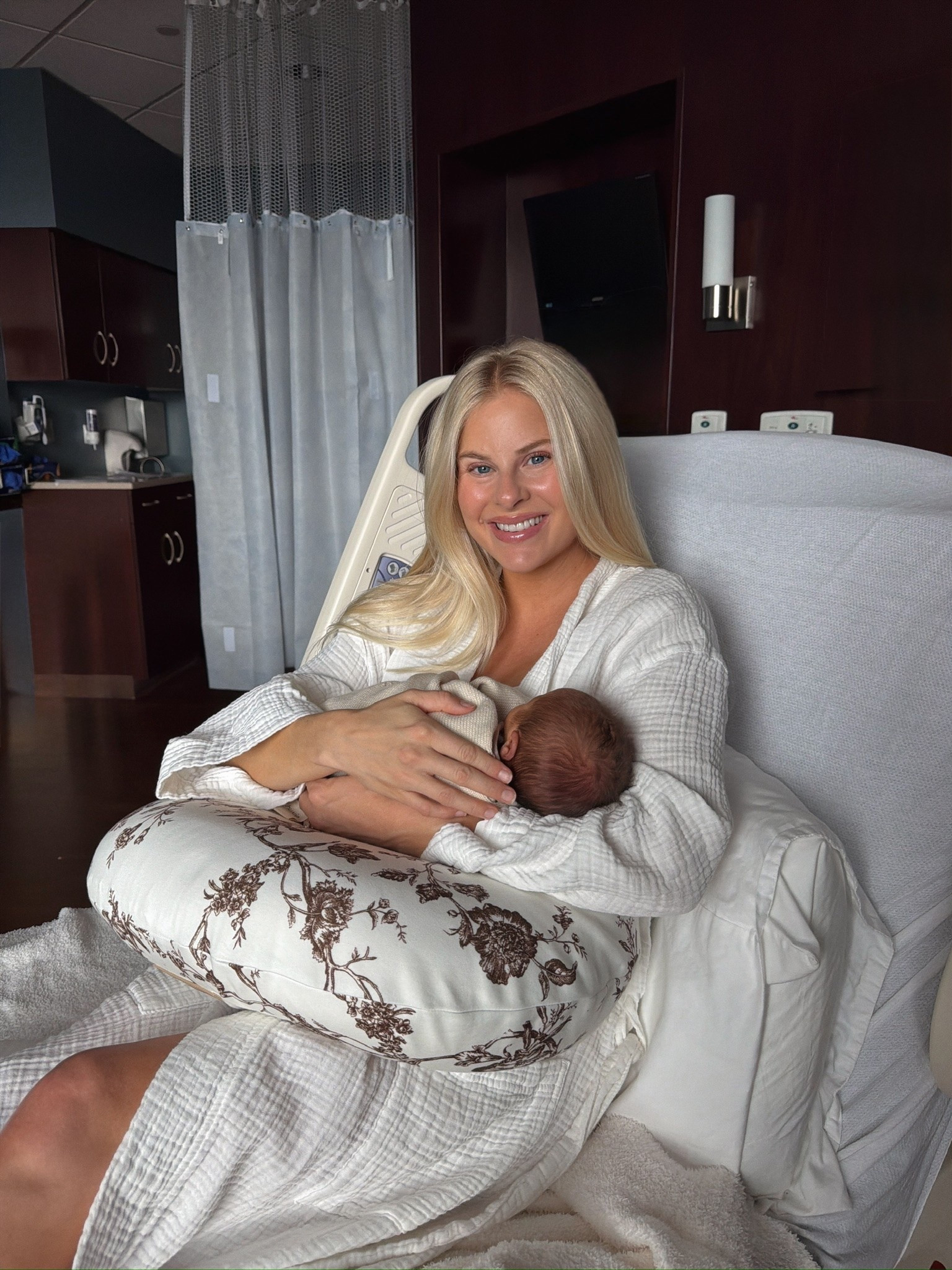 S/M in robe! #kathleenpost

Newborn baby, postpartum robe, postpartum outfit

#LTKmomlife