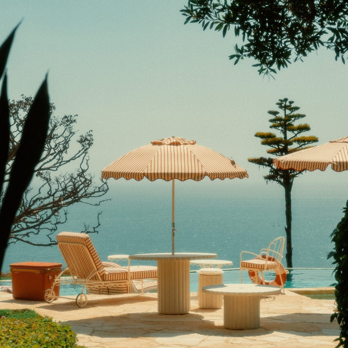 The Daisy Table - Antique White | Le Maé