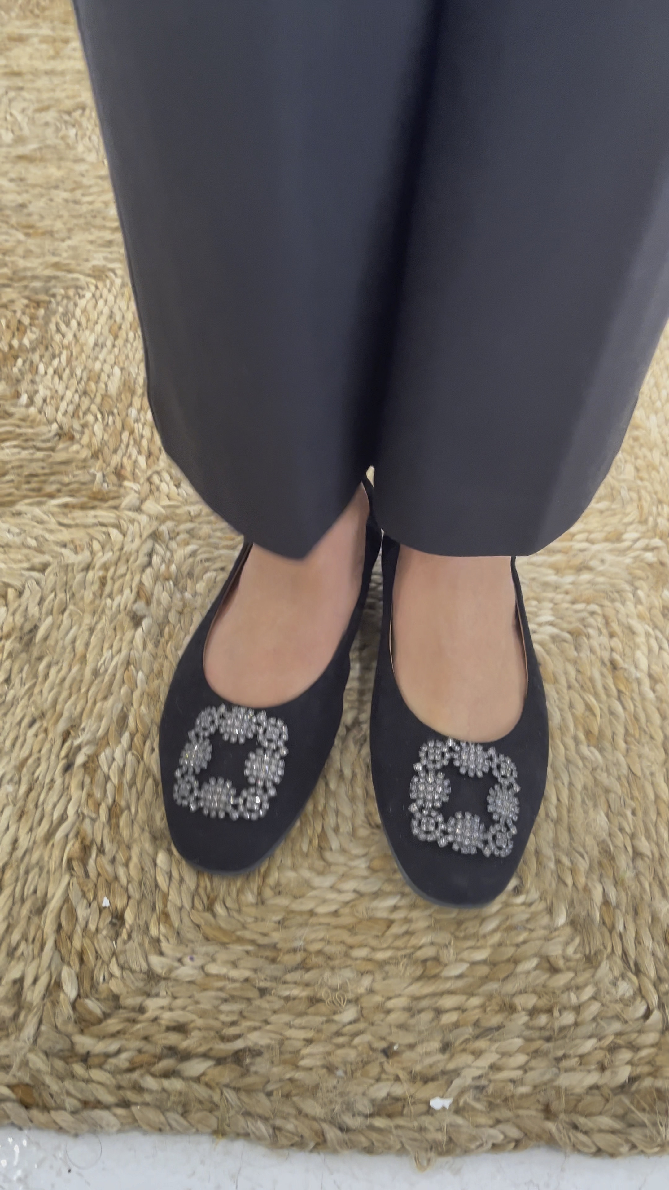 A lovely flat that you can dance into the new year with!

Ballet flat, comfortable shoe 

#LTKHoliday #LTKshoecrush #LTKover40