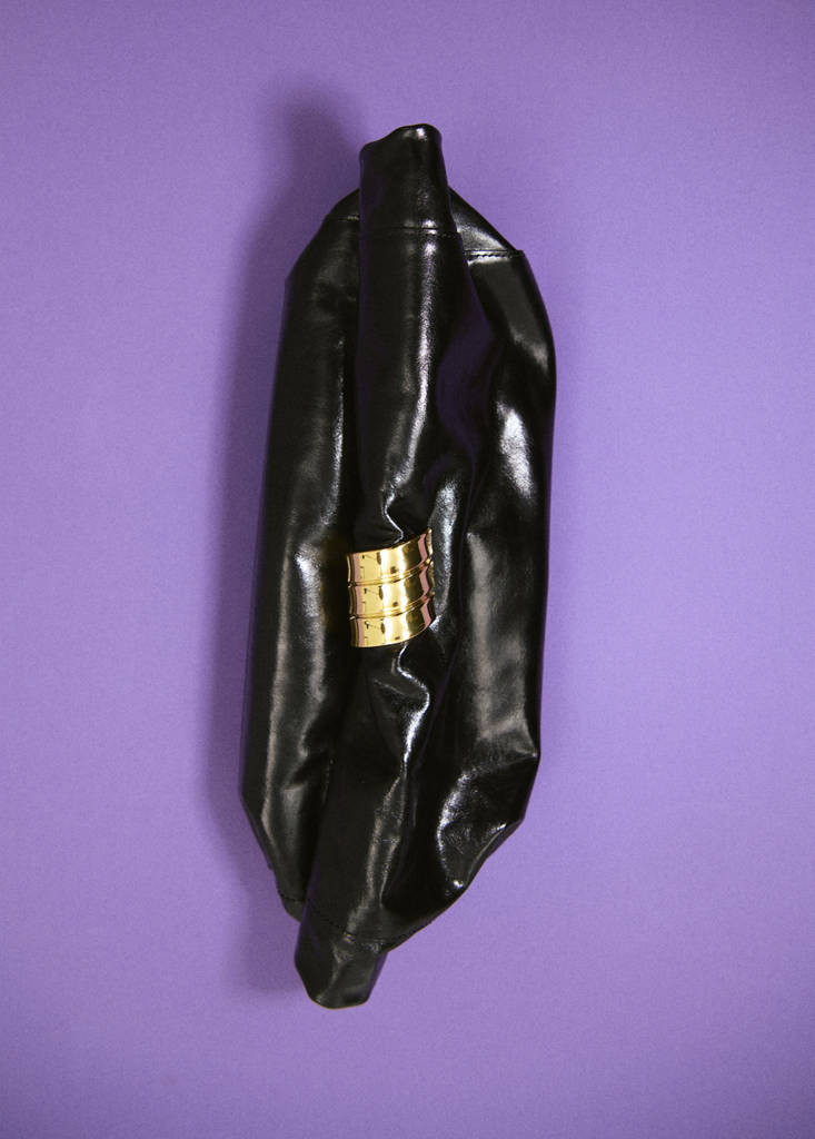 Leather handbag with metal appliqué black - Women - One size - MANGO | Mango (US/MX/AU)