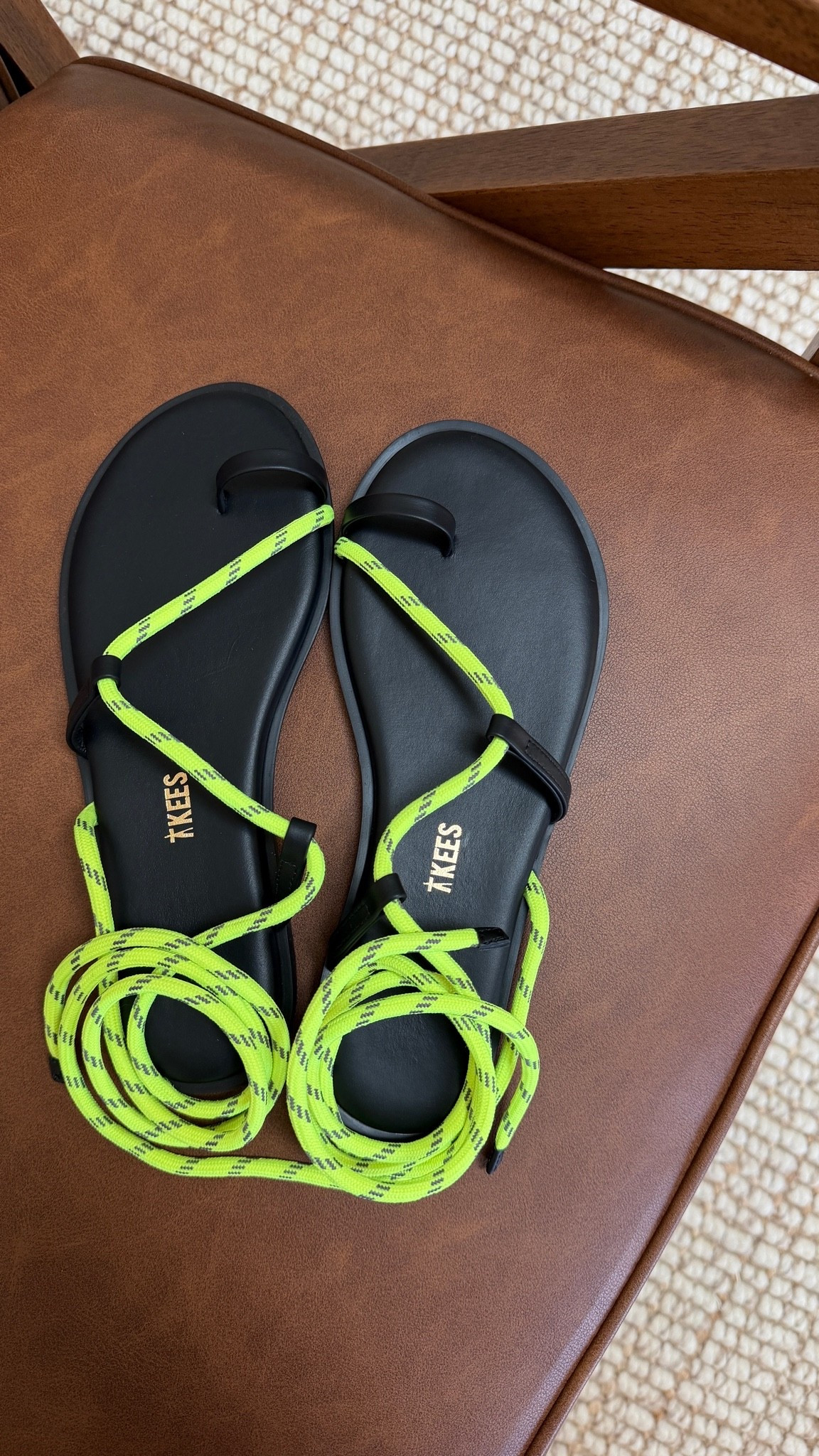Love!! True to size! They’re more yellow in real life