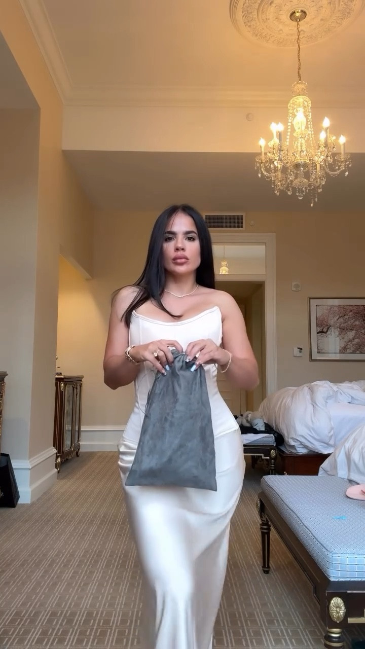 Date night, but make it intentional. 🤍
A clean neutral look, a bold statement bag, and feminine details that speak before you do.

This is the kind of outfit that doesn’t try too hard, it just knows.

#LTKootd #LTKgrwm #LTKPetite