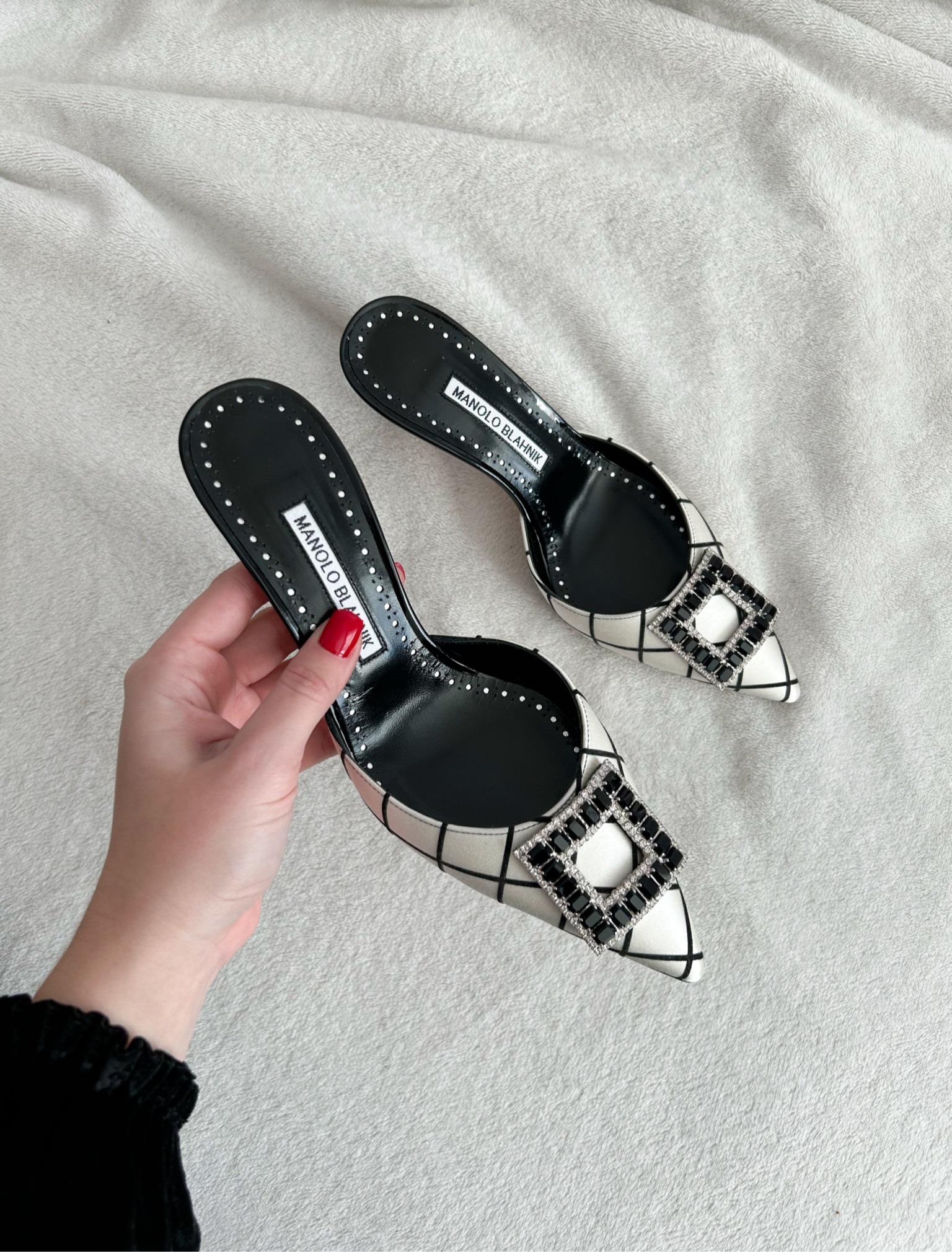 Obsessed with these chic heels & they’re 30% off!! Will be wearing them for Christmas 🖤☃️

#LTKparties #LTKstyletip #LTKHoliday