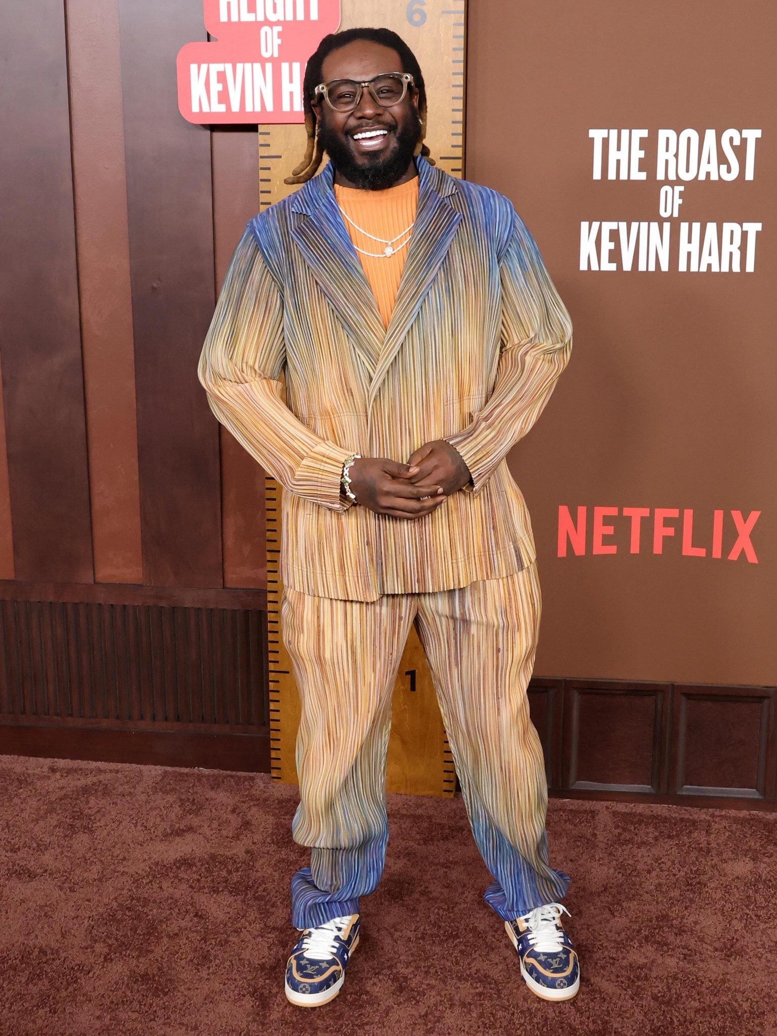 @tpain attended the Netflix Is A Joke Festival Presents: The Roast of Kevin Hart wearing a multicolor pleated @isseymiyakeofficial Homme Plissé set featuring a $2,255 paint brush close-up blazer, styled with an orange knit top and blue-and-white sneakers. Hot! Or Hmm..?

📸: Fashion Bomb Daily

#TPain #tpainstyle #tpainfbd #isseymiyake #fashionbombdaily