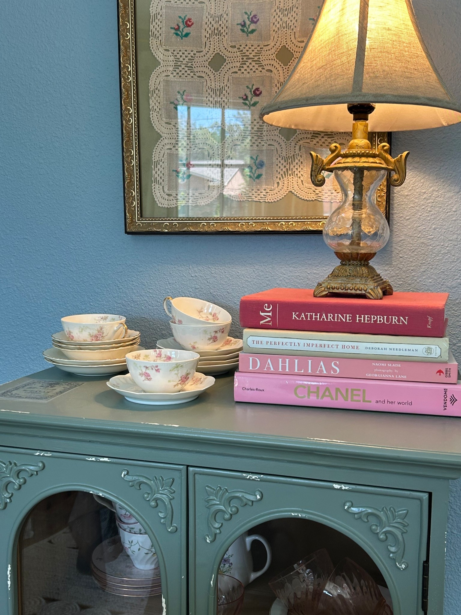 pink coffee table decor books

#LTKHome #LTKStyleTip #LTKU
