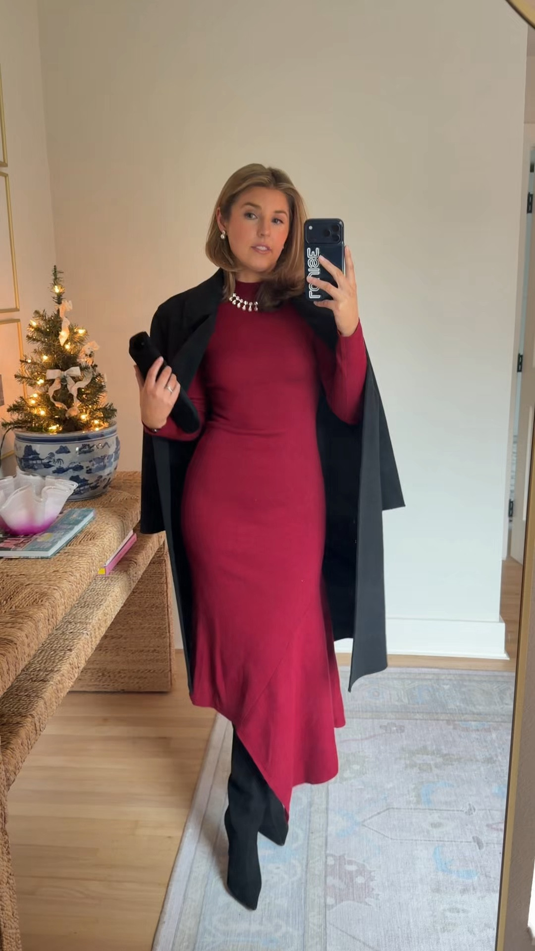 Outfit idea for Christmas in NYC! Wearing an XS in dress.

New York City // NYC outfit 