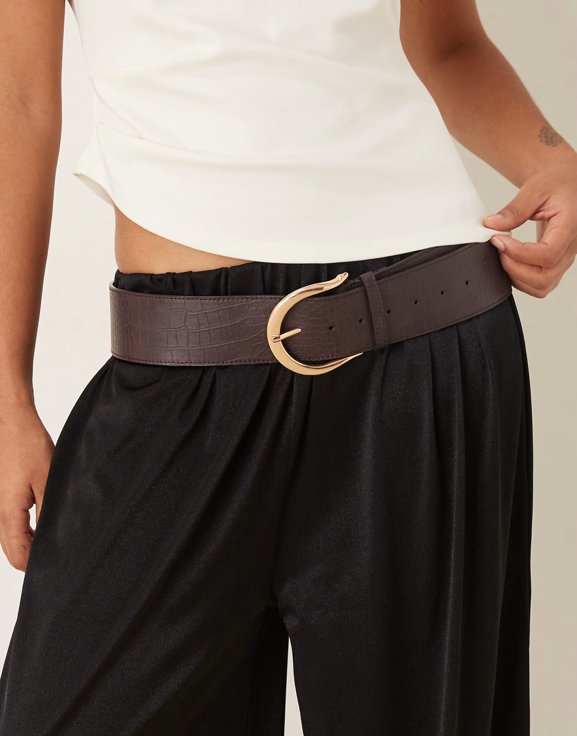 ASOS DESIGN wide low waisted belt in chocolate croc with gold hardware | ASOS | ASOS (Global)