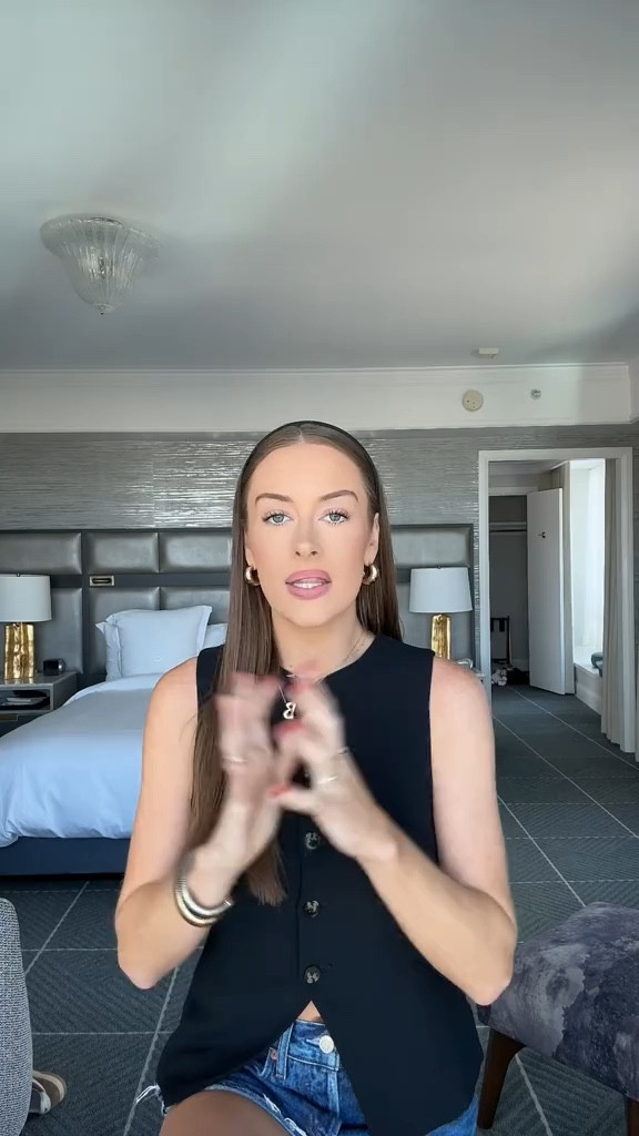 Black bottom front top and denim shorts 

#LTKStyleTip