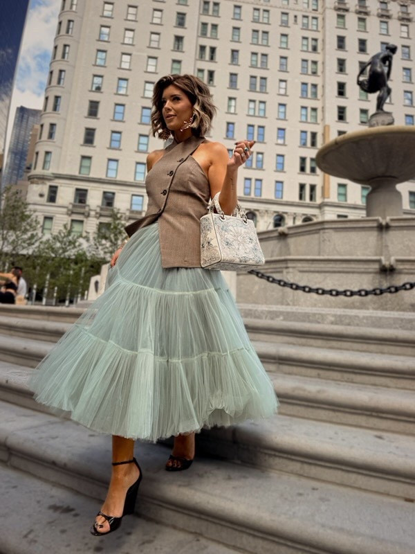 Love the mix of tailored neutrals with this dreamy tulle skirt. Carrie Chic 💕✨

#LTKNYFW #LTKootd