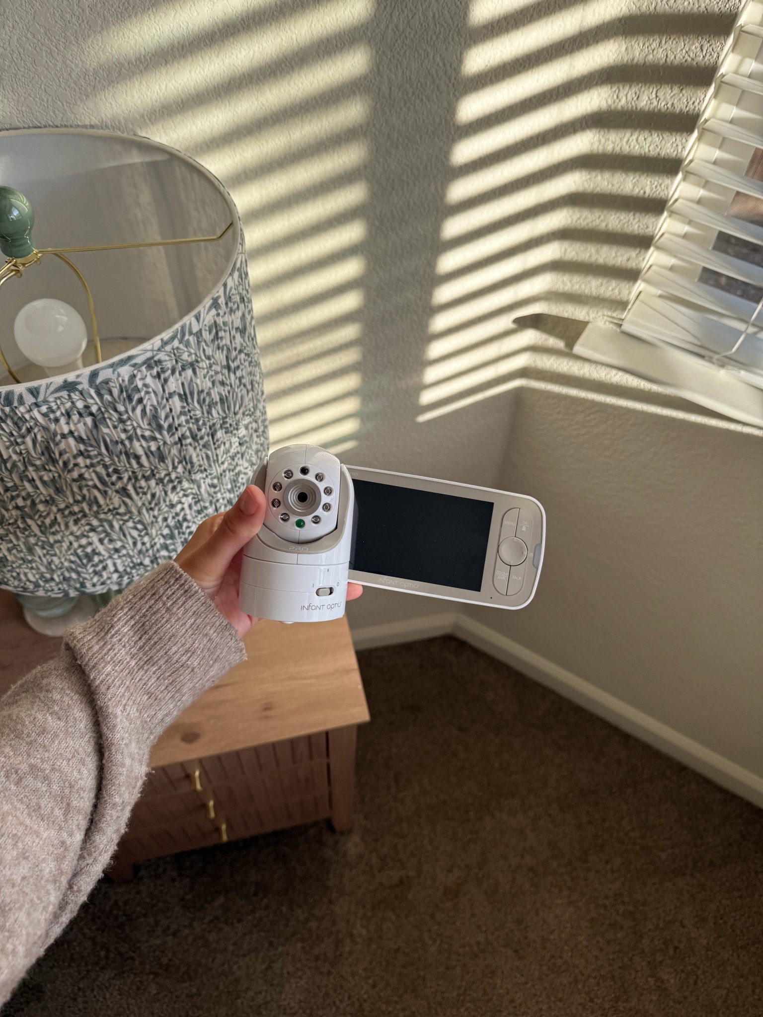 We are obsessed with our monitor set! After using for 3 years, can confirm this is a reliable and high quality set. No wifi needed so you can bring anywhere with you and it’s guaranteed to work! 🙌 